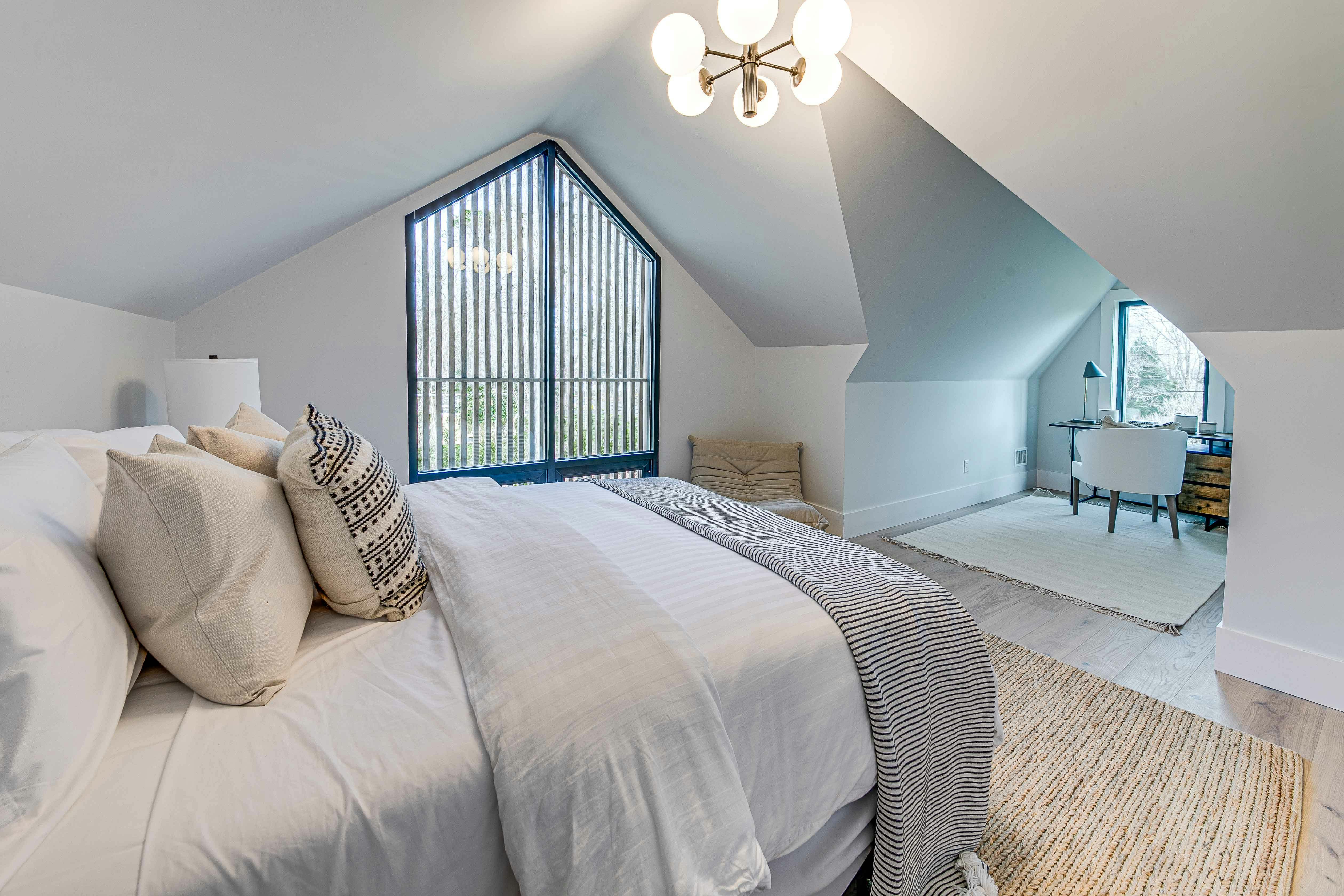 Meridith-Baer-Home-Home-Staging-Hamptons-East-Hampton-Contemporary-Bedroom